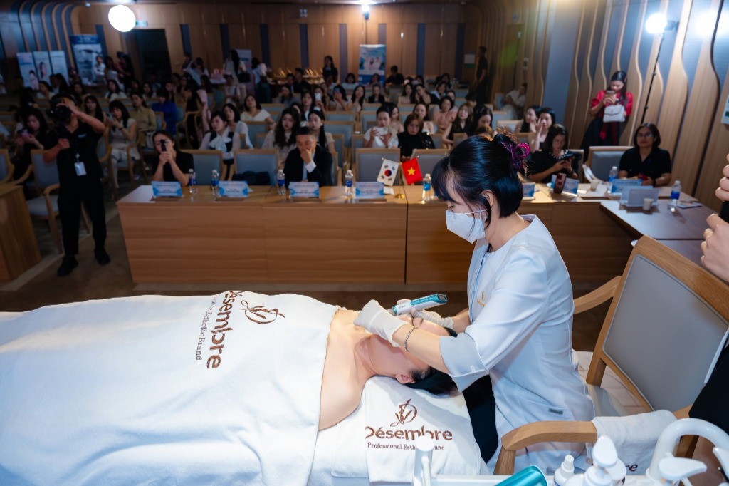 Giảng viên chuyên nghiệp DESEMBRE Training Center
